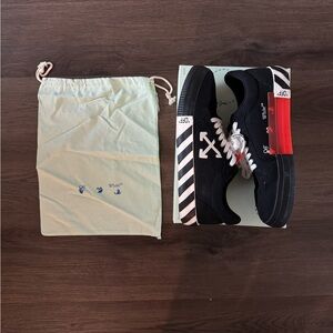 Off-White Vulcanized Sneaker (Size 11)